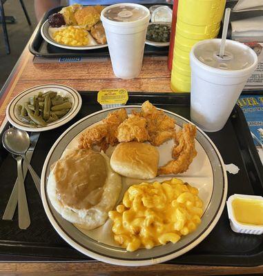 Cafeteria Style Southern Lunch - Good Eatin!