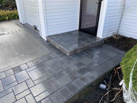 Smooth ledge stone pavers and fresh cement