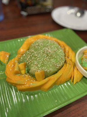 Sticky rice mango, bet you never seen a green one =)