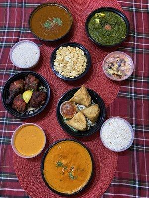 Tokree Ki Chaat, Samosa, Chicken Makhni, Saag Paneer, Dal Makhni, Tandoori chicken