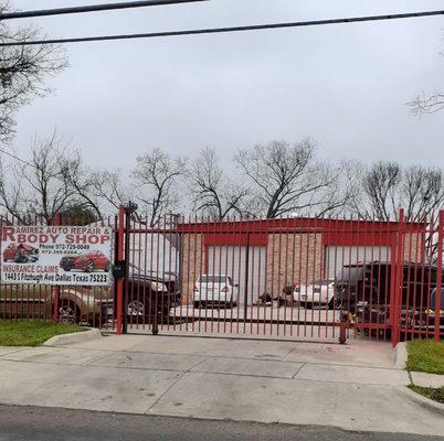 Front gate!! Shop Color Red!!  Come in!!!! Ask for Faby or Ramirez!