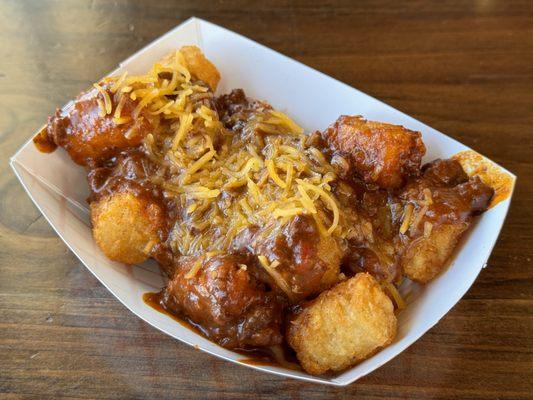 Chili cheese tots