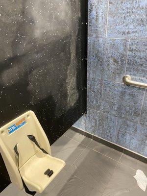 Cleaner walls in a truckstop