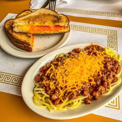 Grilled cheese and tomato and extra small chili Mac. Delicious!