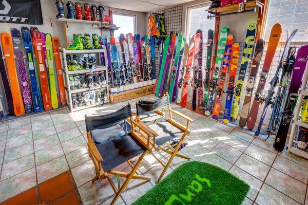 The full-service tele/alpine touring ski shop features skis from RMU, Liberty, DPS, Black Crowes and more!