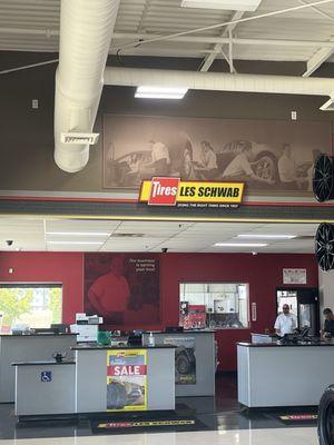 Les Schwab Tire Center