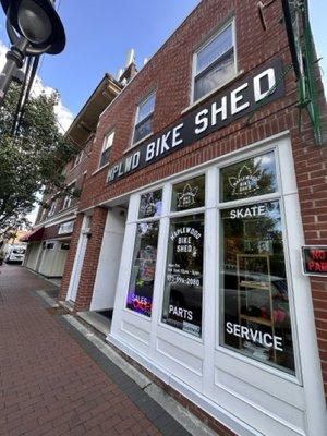 Explore Maplewood Bike Shed for bikes and skateboards! We've got what you need from sales to repairs.