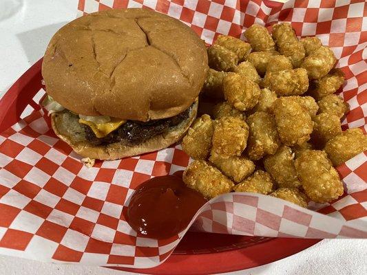 Cheeseburger with tater tots