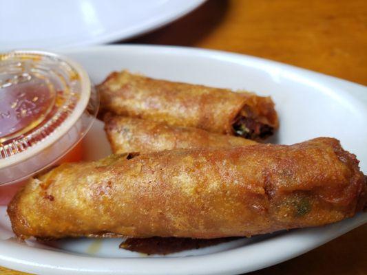 The three little plump longaniza met these three skinny lumpia