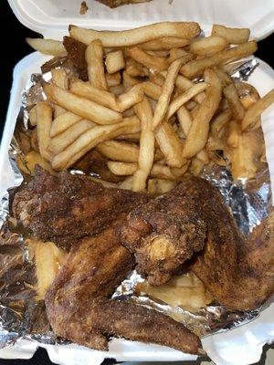 Fried Chicken Wings & fries.. mmm