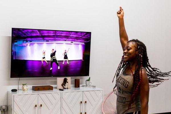 Our online classes bring the DivaDance experience right to your living room! ‍