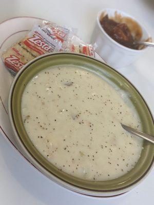 The clam chowder came in a giant bowl and was really good! The sample of Vegetable Beef stew was amazing!!