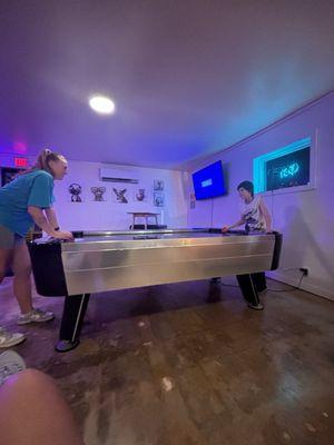 Air hockey table