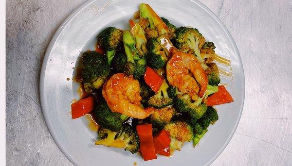 Shrimp with broccolis