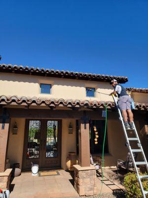 Safely cleaning 2nd story windows on a un-walkable roof