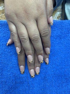 Leopard print, in love with these nails