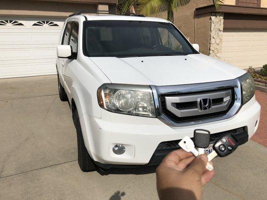 Honda Pilot Keys cut and Programmed right at customers driveway within 30 minutes. Customer made it to work on time.