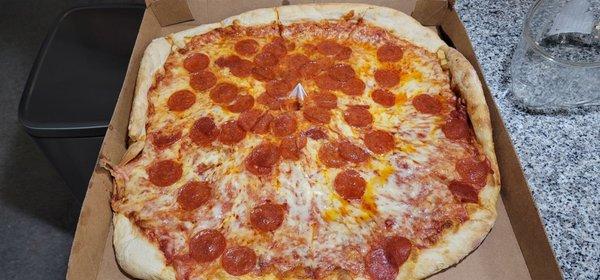 Large Pepperoni Pizza