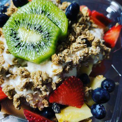 Yogurt Fruit & Granola