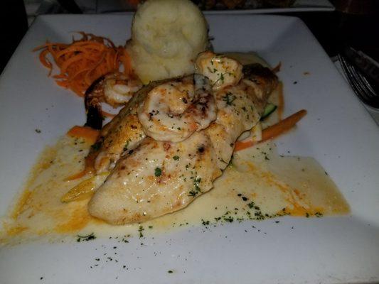 Sea bass filet and shrimp with yuca mash