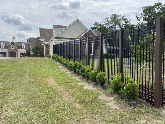 Custom Aluminum & Vinyl Fence