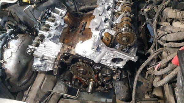 Cylinder head gasket replacement on a Jeep Commander.