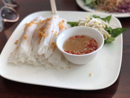 Banh cuon tom chay