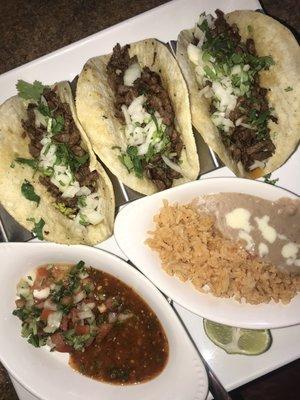 Tacos de carne asada