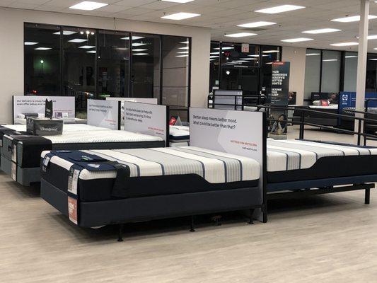 Inside you can try many mattresses