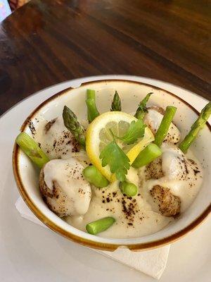 Coquille St. Jacque - Scallops and asparagus