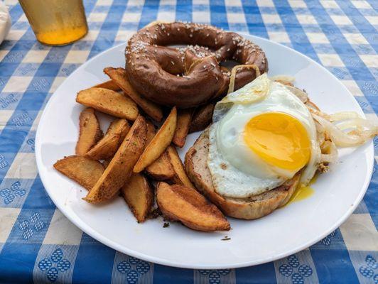 Fleischkäse with pretzel and home fries