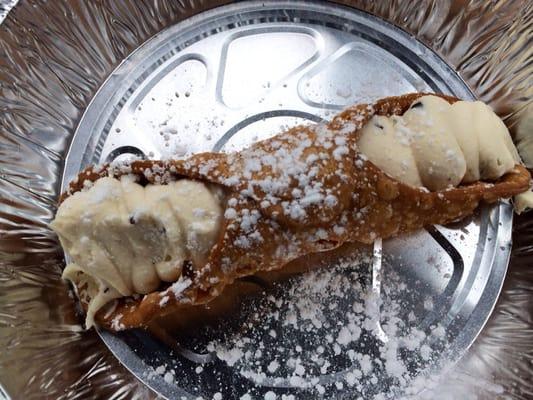 Awesome cannoli!