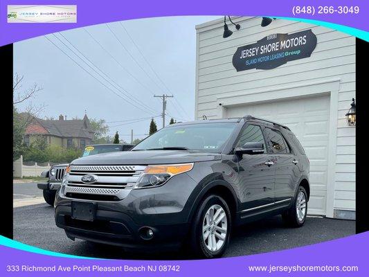 This is a 2015 Ford Explorer XLT 4WD Carfax Certified 1-owner with leather, double sunroofs, navigation and power rear tailgate.