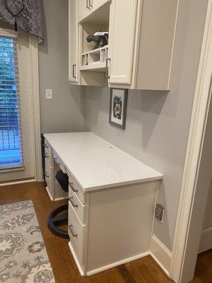 Desk with quartz countertop