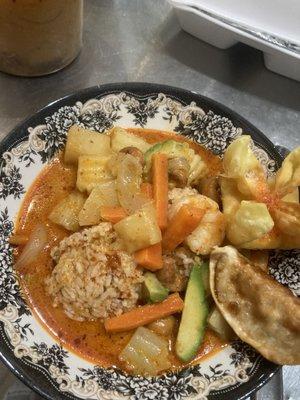 Dayton curry with crab Rangoon and egg rolls