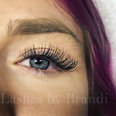 Borboleta: Classic eyelash extensions