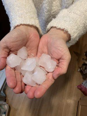 This much ice sitting on the flap, when you open the freezer they fall in the floor