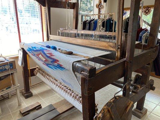 Handmade weaving loom