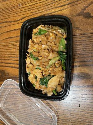 Pad see ew - chicken