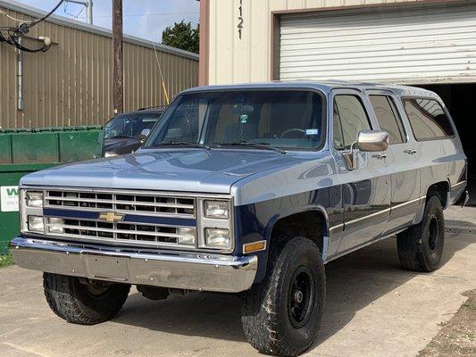 Chevy Suburban/slick