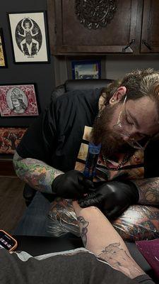 Photo of resident artist "Chili" tattooing