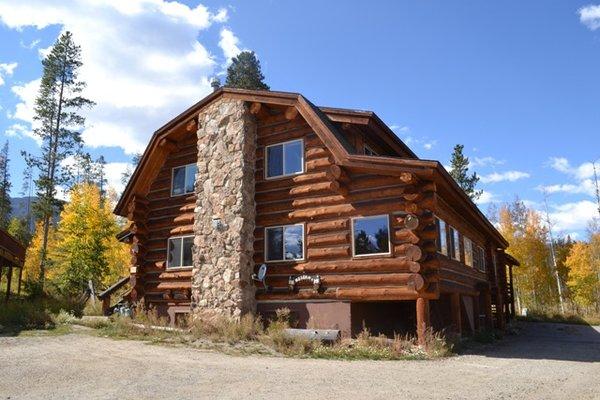 www.summitpeakslodge.com