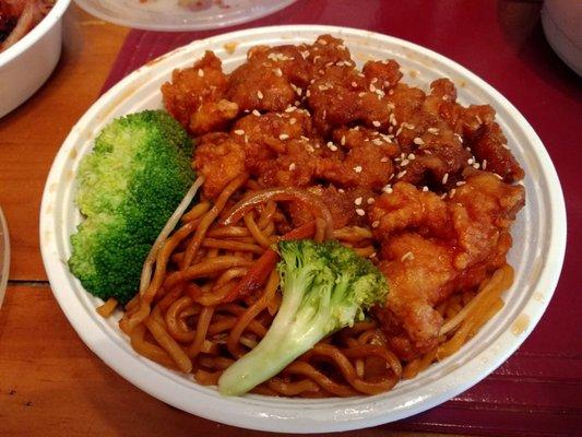 Sesame chicken lunch with veg. Lo Mein instead of pork fried rice. Comes with an egg roll (not pictured)