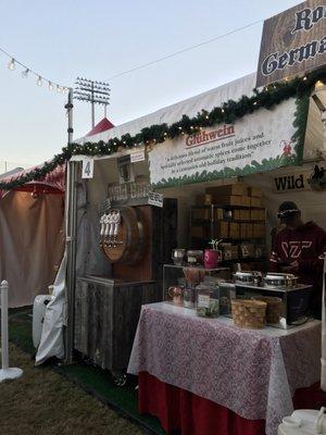 This stall has non-alcoholic gluwein (but what fun is that?)