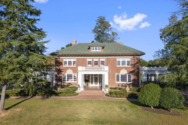 Front View with expansive front lawn