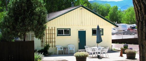 The laundry and bathroom facilities. Very Clean.