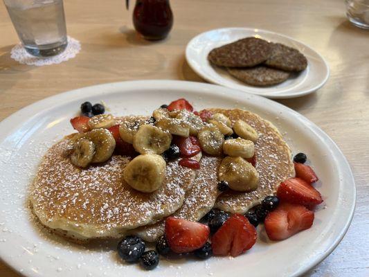 Stack Attack (3) - really great pancakes and fresh fruit!!