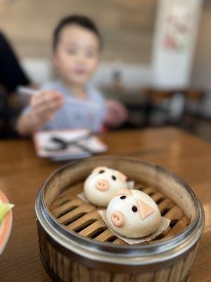 Children's menu - custard bun