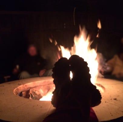 Outdoor fire pit