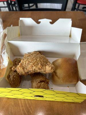 3 piece chicken with roll